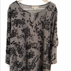 ➕size Emaline Woman Grey/Navy Floral Top Sz 2X